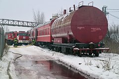 Пожарные поезда привлекли к тушению атакованной после разговора Путина и Трампа нефтебазы