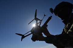 Расчет FPV-дронов в условиях РЭБ уничтожил танк ВСУ в Курской области