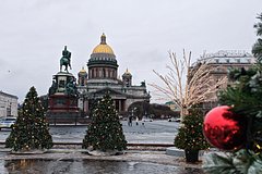 В Санкт-Петербурге продлили действие антикоронавирусных ограничений